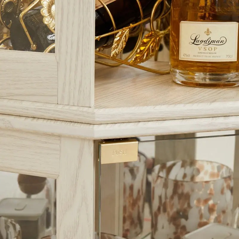 Vitrine d'angle avec éclairage intégré pour objets de collection et verrerie