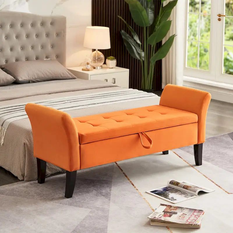 Banc de rangement en velours avec accoudoirs, design capitonné et pieds en bois massif