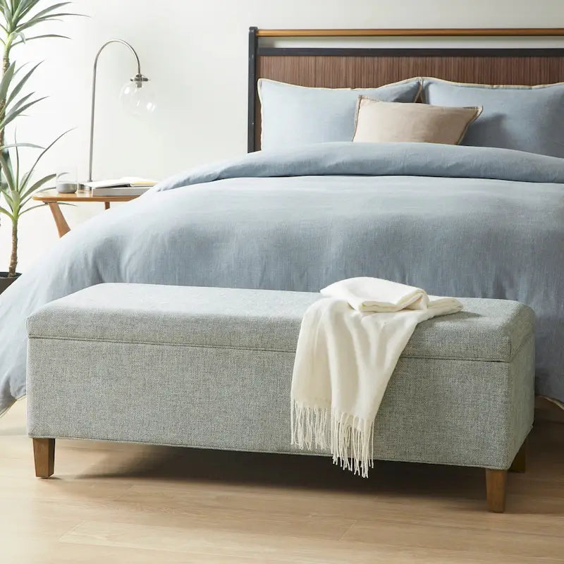 Banc de rangement d'appoint bleu à fermeture douce avec finition en bois recyclé et pieds en bois massif
