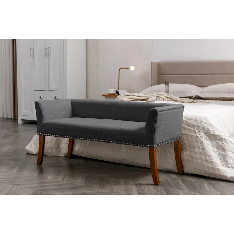 Banc rembourré en tissu avec garniture cloutée et pieds évasés en bois d'hévéa