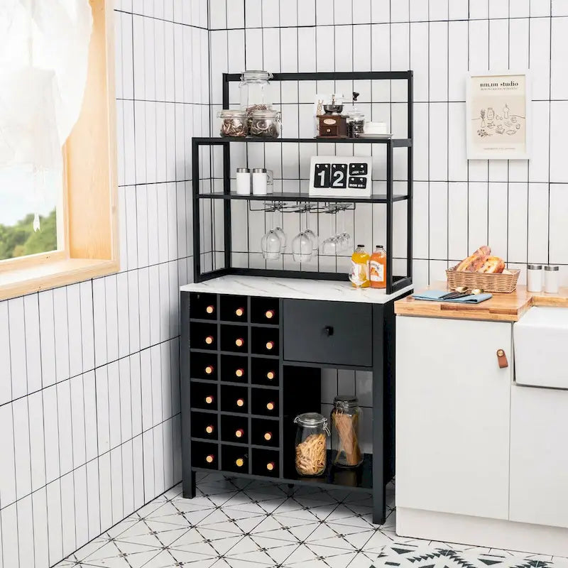 Banc rembourré en tissu beige avec rangement supérieur capitonné et accoudoirs courbés